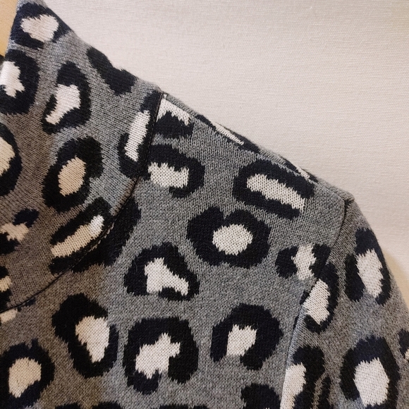 Rachel Zoe Animal Print Snow Leopard Full Zip Sweater Gray Black White Large L - Picture 7 of 9